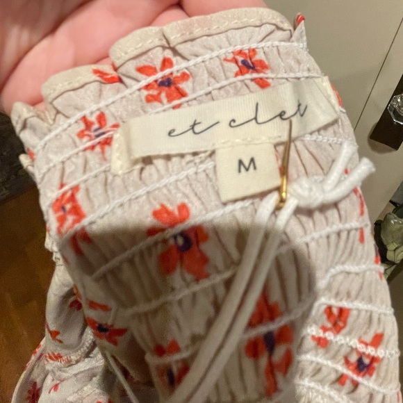 Madrid style slightly cropped top sand color with coral flowers - Picture 2 of 8